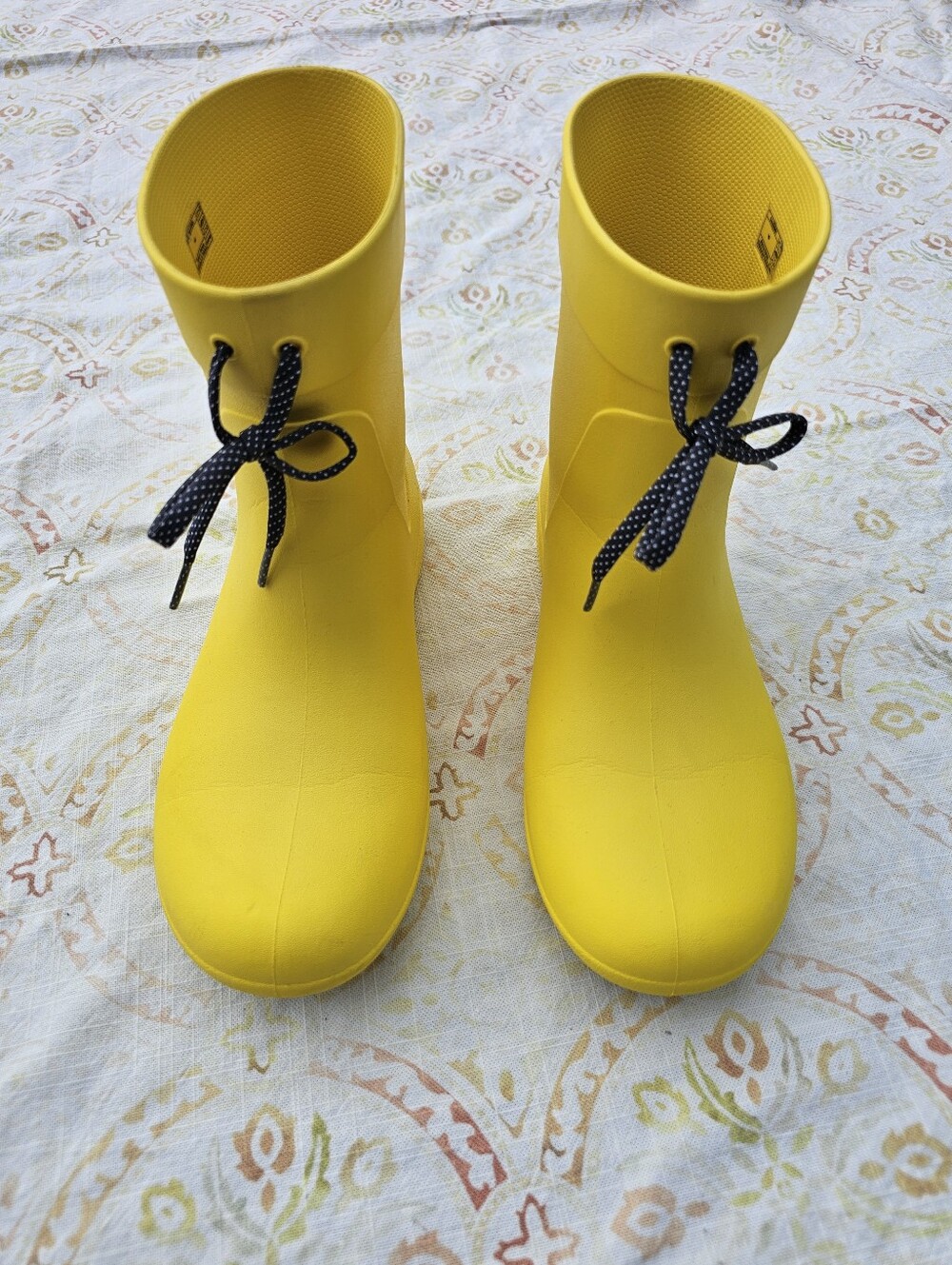 Crocs Jaunt Shorty Rain Boots Yellow Women's Size 9 Waterproof Garden Boots
